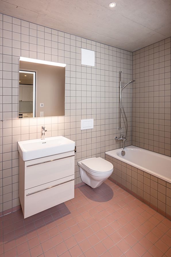 Modernes Bad in 2½-Zimmer-Wohnung Cosmos
